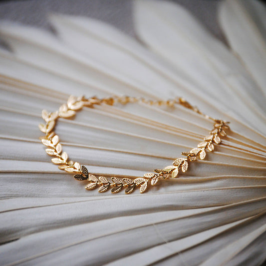 Dainty Leaf Bracelet | Gold