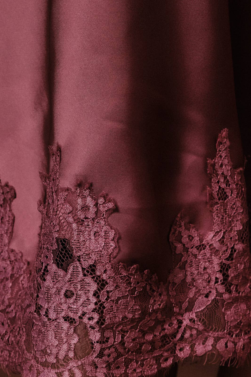 Mauve Satin Dress w Lace Detail