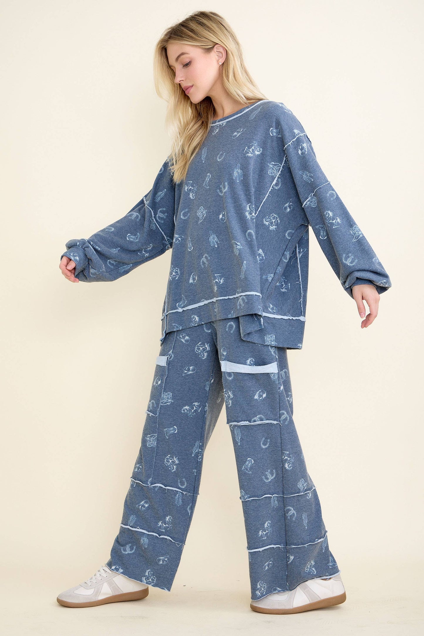 Western Graphic Comfy Sweatshirt