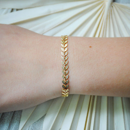 Dainty Leaf Bracelet | Gold