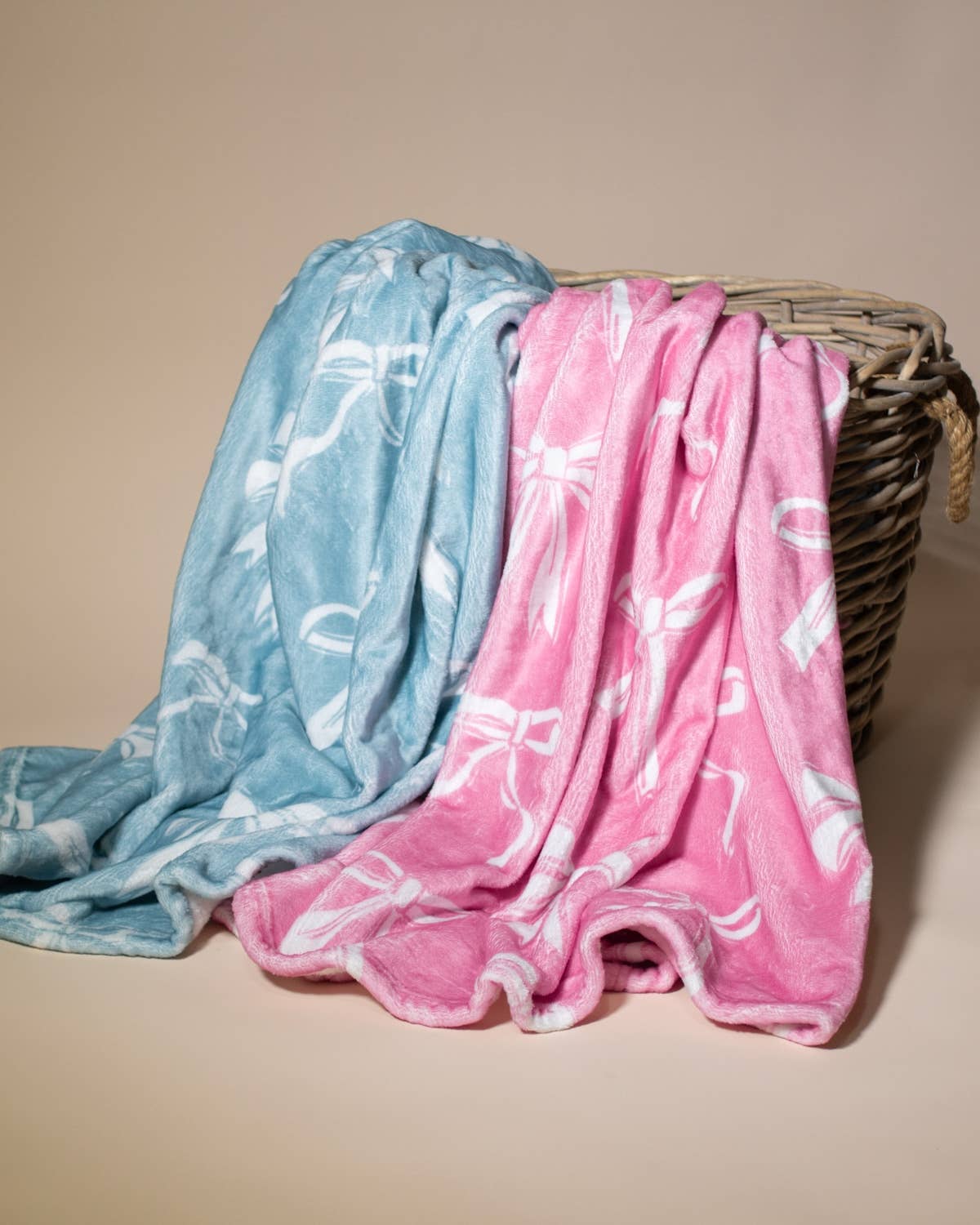 Sweet Pink Bow Throw