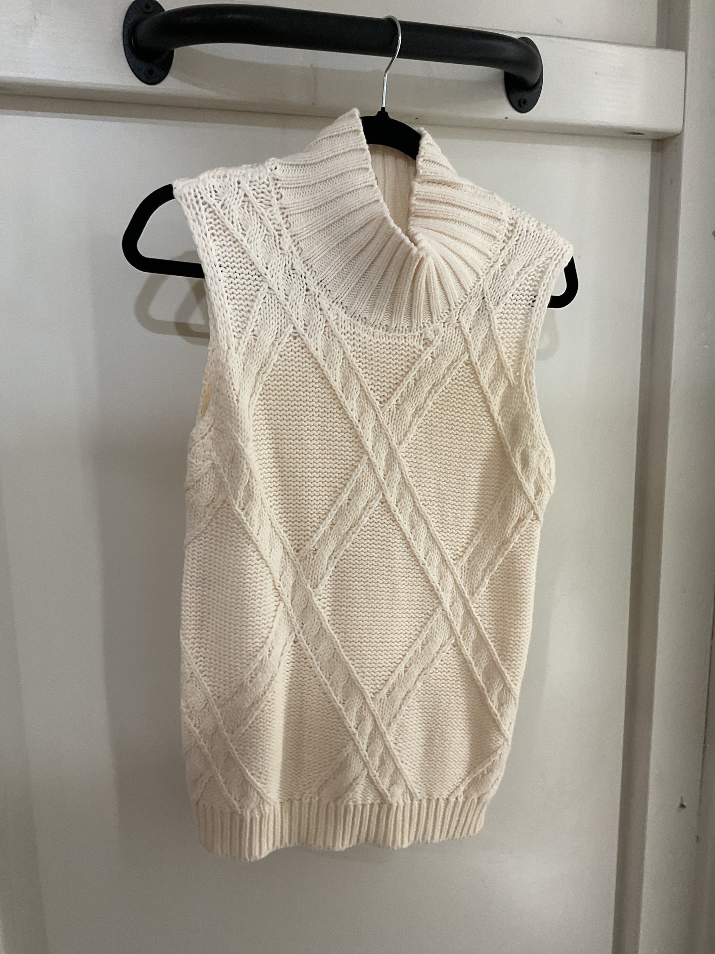 Willow Sleeveless Cable Sweater Tank