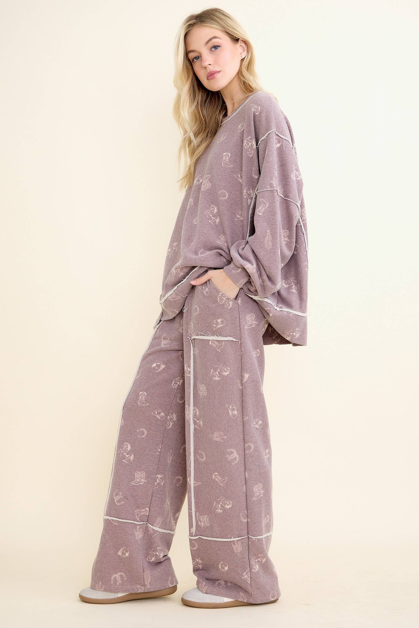 Western Graphic Comfy Sweatshirt